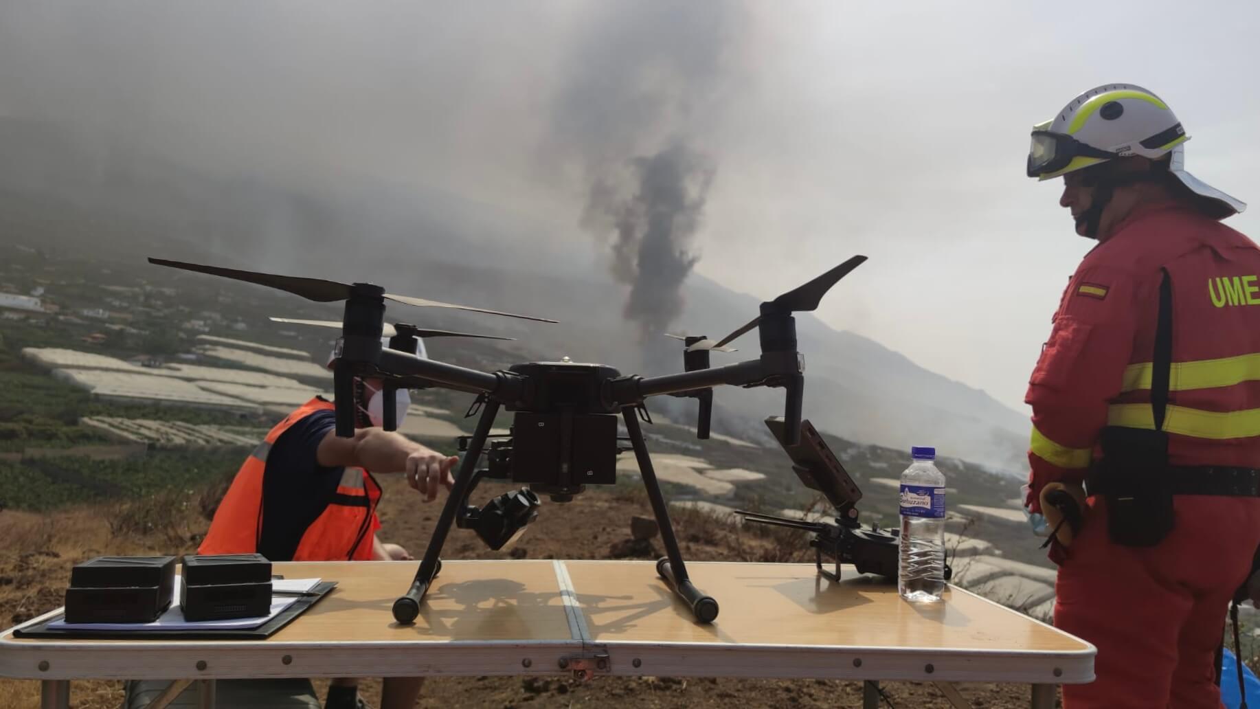 Dron profesional en operación de emergencias